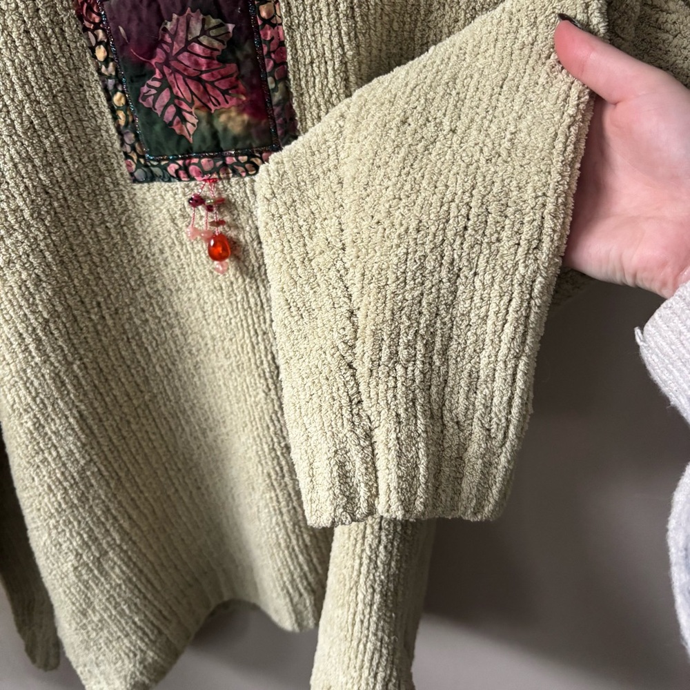 Savannah Grandmacore Cozy Knit Sweater with Embroidered Patch - Picture 2 of 8